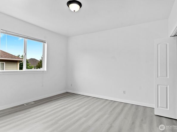 20352 105th Court SE, Kent WA 98031