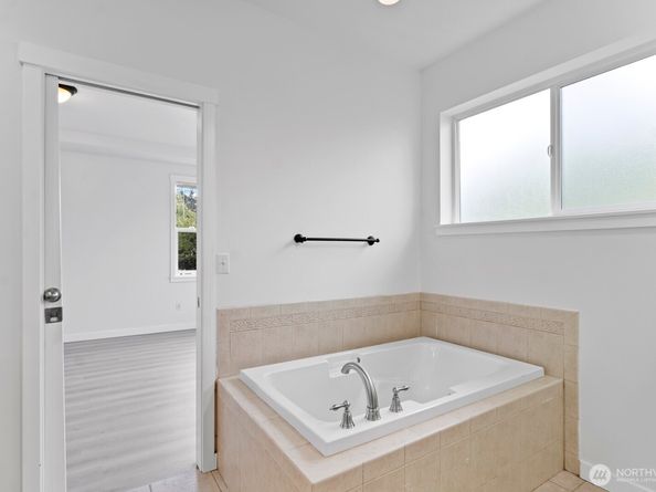 20352 105th Court SE, Kent WA 98031