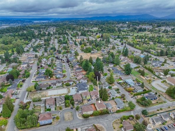20352 105th Court SE, Kent WA 98031
