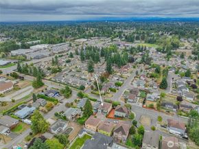 20352 105th Court SE, Kent WA 98031