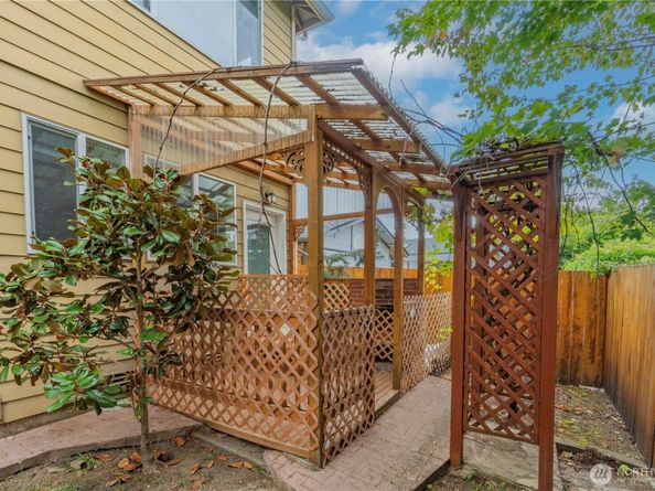 20352 105th Court SE, Kent WA 98031