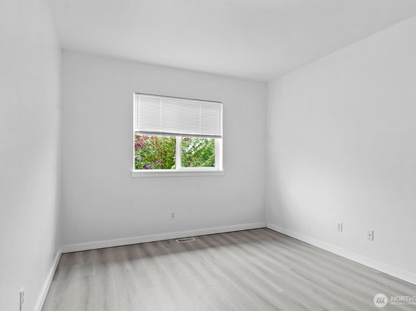 20352 105th Court SE, Kent WA 98031