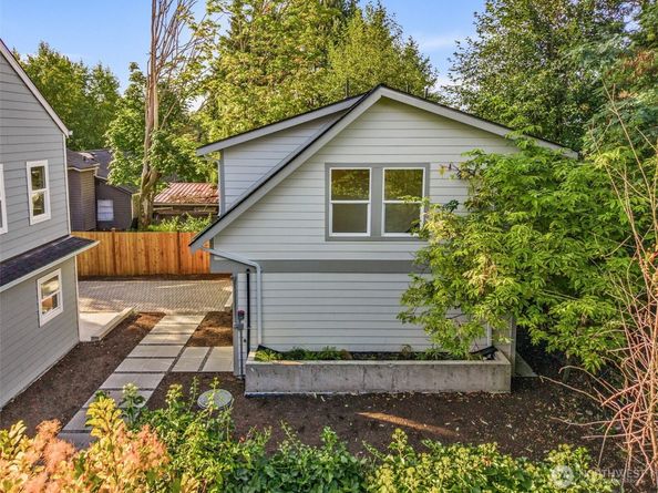 9545 Wallingford Avenue N, Seattle WA 98103