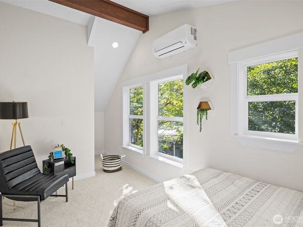 9545 Wallingford Avenue N, Seattle WA 98103