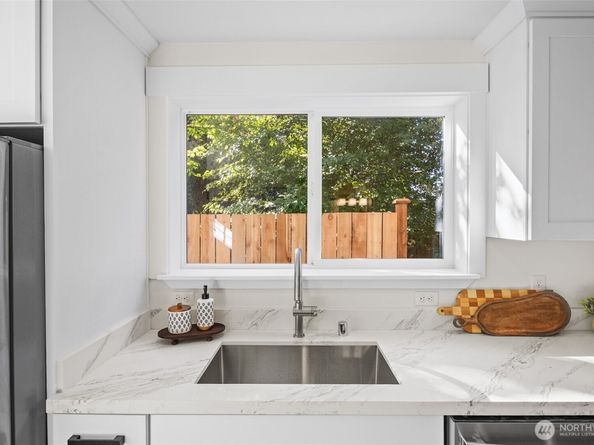 9545 Wallingford Avenue N, Seattle WA 98103