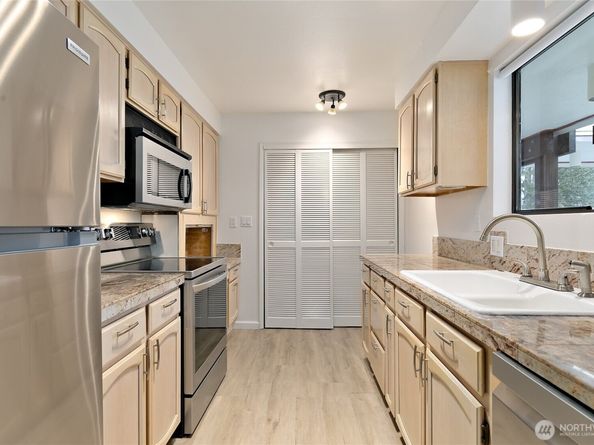 8516 196th Street SW 206, Edmonds WA 98026