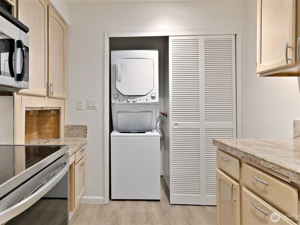 8516 196th Street SW 206, Edmonds WA 98026