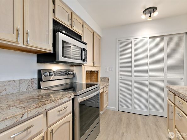 8516 196th Street SW 206, Edmonds WA 98026