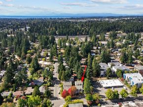 12311 Roosevelt Way NE B, Seattle WA 98125