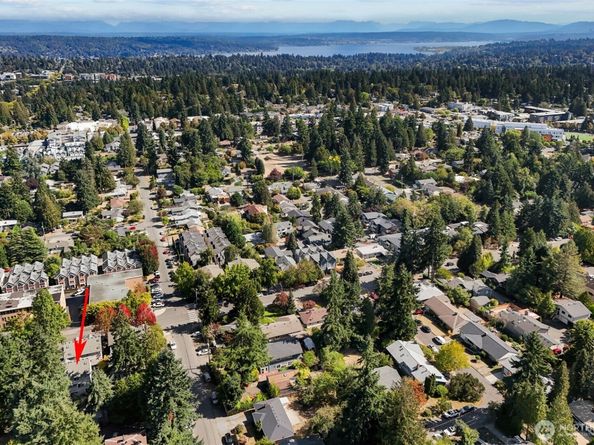 12311 Roosevelt Way NE B, Seattle WA 98125