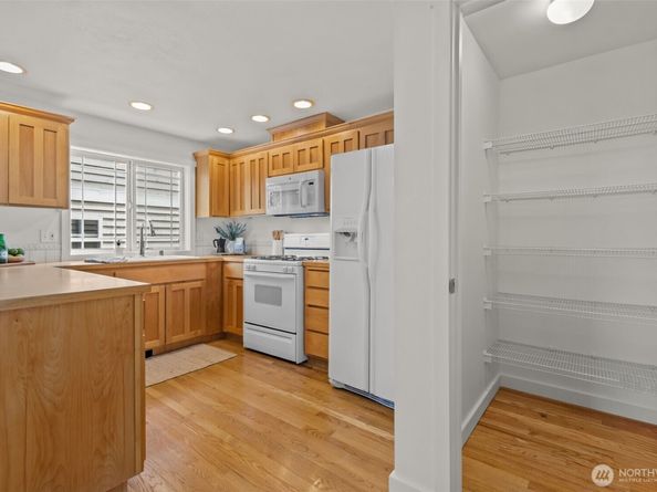 12311 Roosevelt Way NE B, Seattle WA 98125