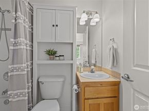 12311 Roosevelt Way NE B, Seattle WA 98125