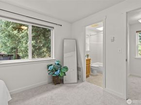 12311 Roosevelt Way NE B, Seattle WA 98125