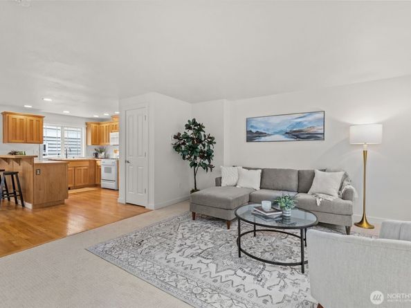 12311 Roosevelt Way NE B, Seattle WA 98125