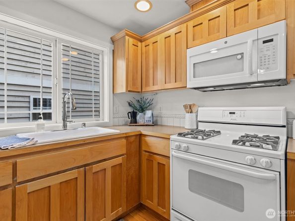 12311 Roosevelt Way NE B, Seattle WA 98125