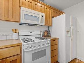 12311 Roosevelt Way NE B, Seattle WA 98125