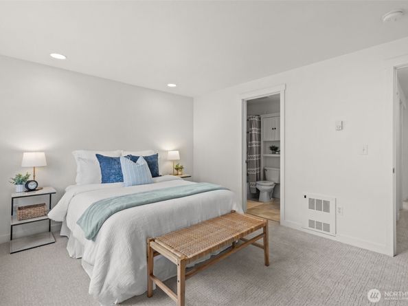 12311 Roosevelt Way NE B, Seattle WA 98125