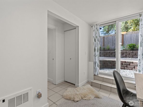 12311 Roosevelt Way NE B, Seattle WA 98125