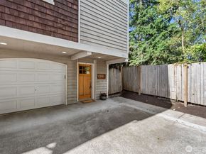 12311 Roosevelt Way NE B, Seattle WA 98125