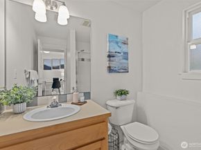 12311 Roosevelt Way NE B, Seattle WA 98125