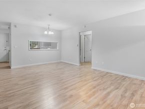 4807 180th Street SW E105, Lynnwood WA 98037