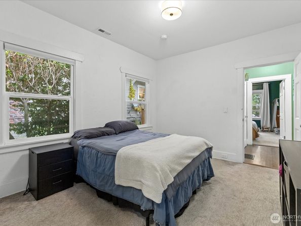 4738 4th Avenue NE, Seattle WA 98105