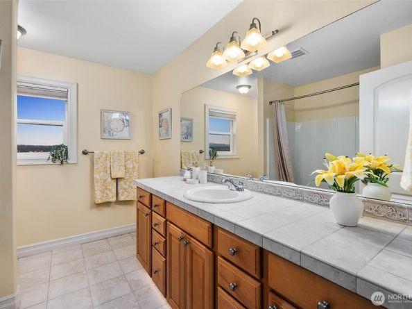 323 Lind Avenue NW, Renton WA 98057