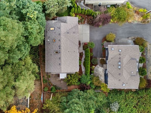 323 Lind Avenue NW, Renton WA 98057