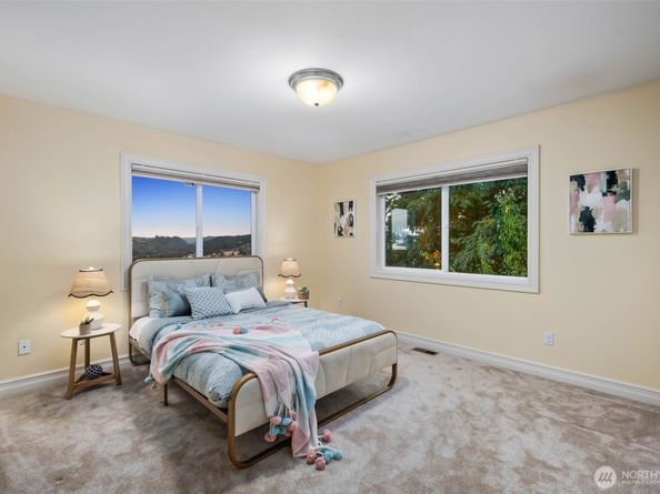 323 Lind Avenue NW, Renton WA 98057
