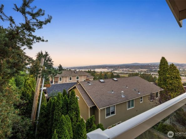 323 Lind Avenue NW, Renton WA 98057