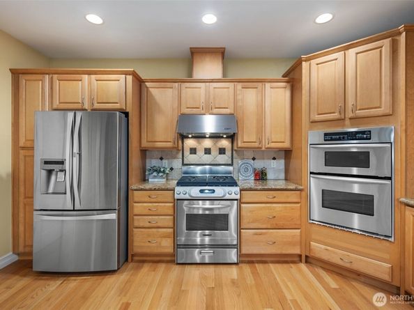 323 Lind Avenue NW, Renton WA 98057