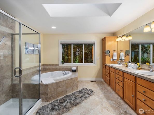323 Lind Avenue NW, Renton WA 98057