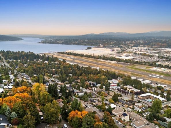 323 Lind Avenue NW, Renton WA 98057