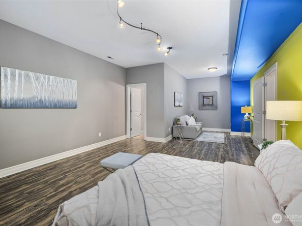 323 Lind Avenue NW, Renton WA 98057