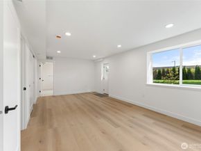 12215 SE 35th Street, Bellevue WA 98006