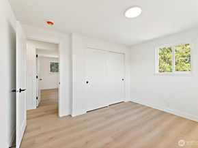 12215 SE 35th Street, Bellevue WA 98006