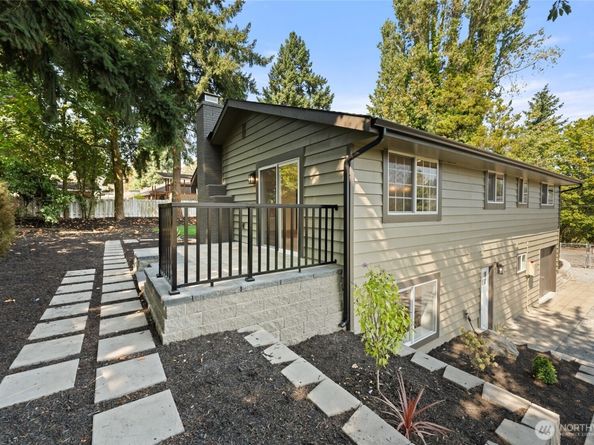 12215 SE 35th Street, Bellevue WA 98006