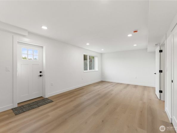 12215 SE 35th Street, Bellevue WA 98006