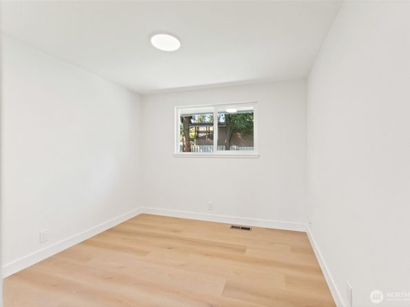 12215 SE 35th Street, Bellevue WA 98006