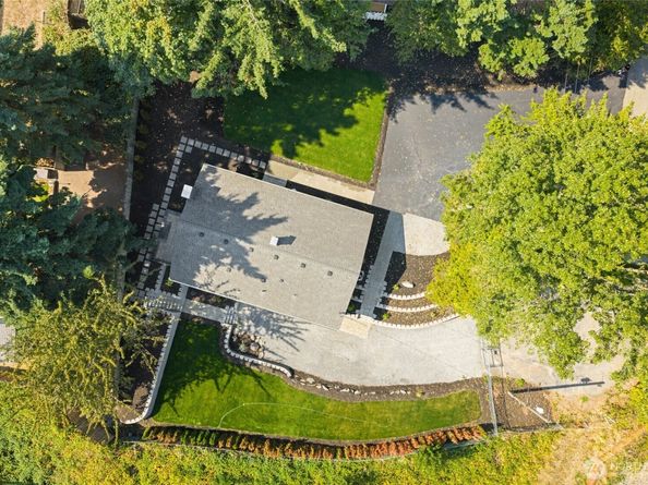 12215 SE 35th Street, Bellevue WA 98006