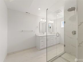 12215 SE 35th Street, Bellevue WA 98006