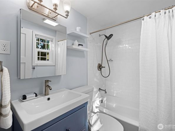 15220 12th Avenue NE 15220, Shoreline WA 98155