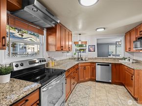 15220 12th Avenue NE 15220, Shoreline WA 98155