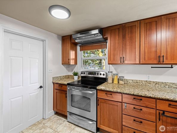 15220 12th Avenue NE 15220, Shoreline WA 98155