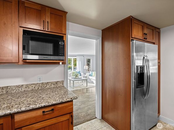 15220 12th Avenue NE 15220, Shoreline WA 98155