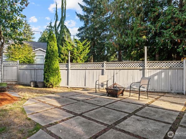 15220 12th Avenue NE 15220, Shoreline WA 98155