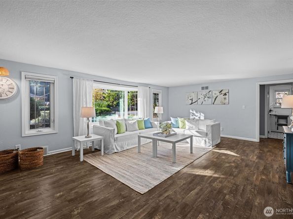 15220 12th Avenue NE 15220, Shoreline WA 98155