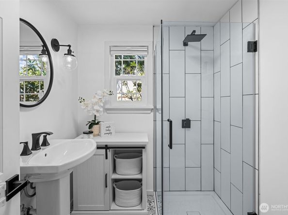 15220 12th Avenue NE 15220, Shoreline WA 98155