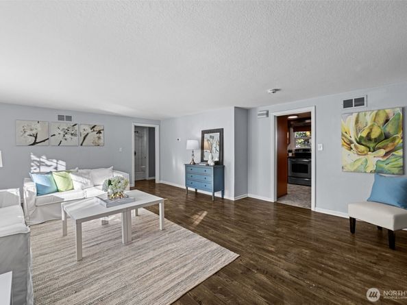 15220 12th Avenue NE 15220, Shoreline WA 98155