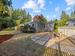 15220 12th Avenue NE 15220, Shoreline WA 98155